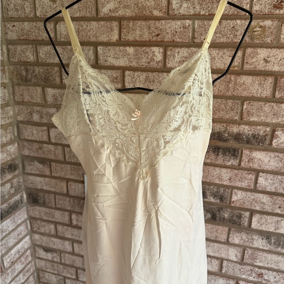 NOS Vintage Pale Pink Cream Lace Vassarette Full Slip SILKY 36L